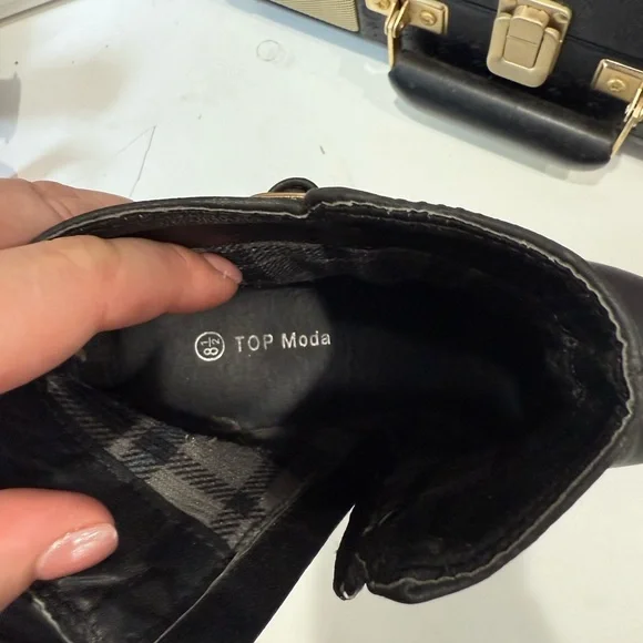 TOP Moda Black Ankle Booties with Chunky Heel - Picture 5 of 6